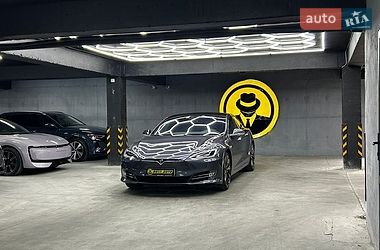 Ліфтбек Tesla Model S 2020 в Чернівцях