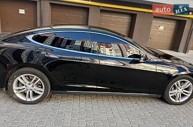 Лифтбек Tesla Model S 2015 в Ивано-Франковске