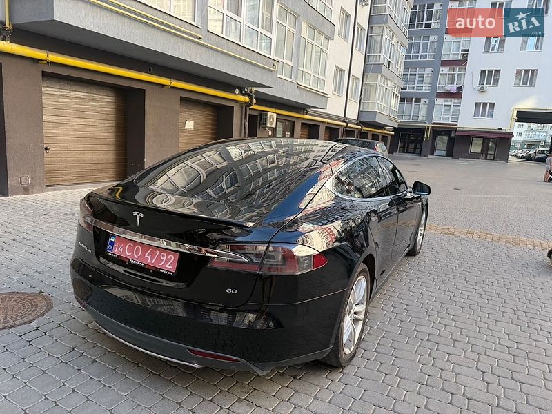 Лифтбек Tesla Model S 2015 в Ивано-Франковске