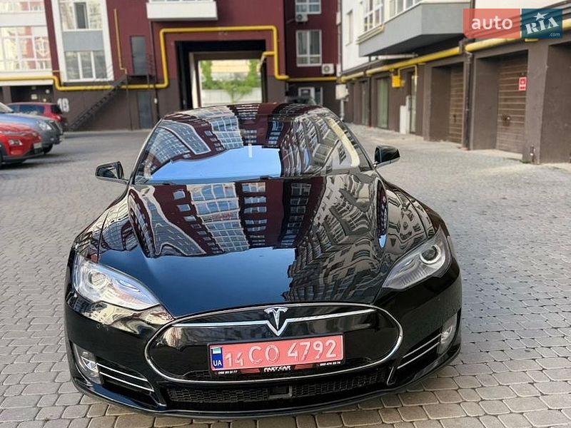 Лифтбек Tesla Model S 2015 в Ивано-Франковске