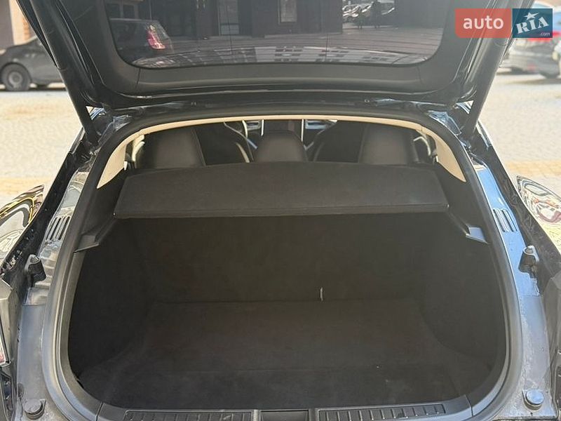 Лифтбек Tesla Model S 2015 в Ивано-Франковске