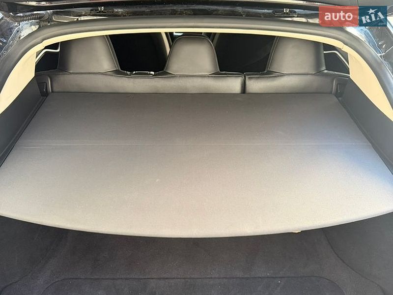 Лифтбек Tesla Model S 2015 в Ивано-Франковске