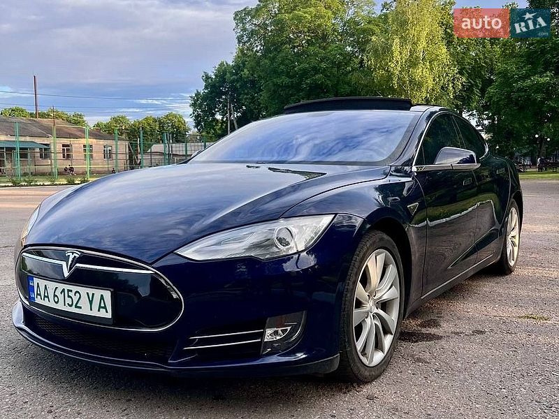 Ліфтбек Tesla Model S 2014 в Полтаві