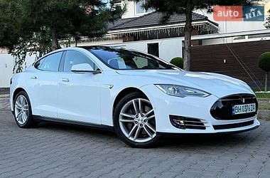 Ліфтбек Tesla Model S 2015 в Львові