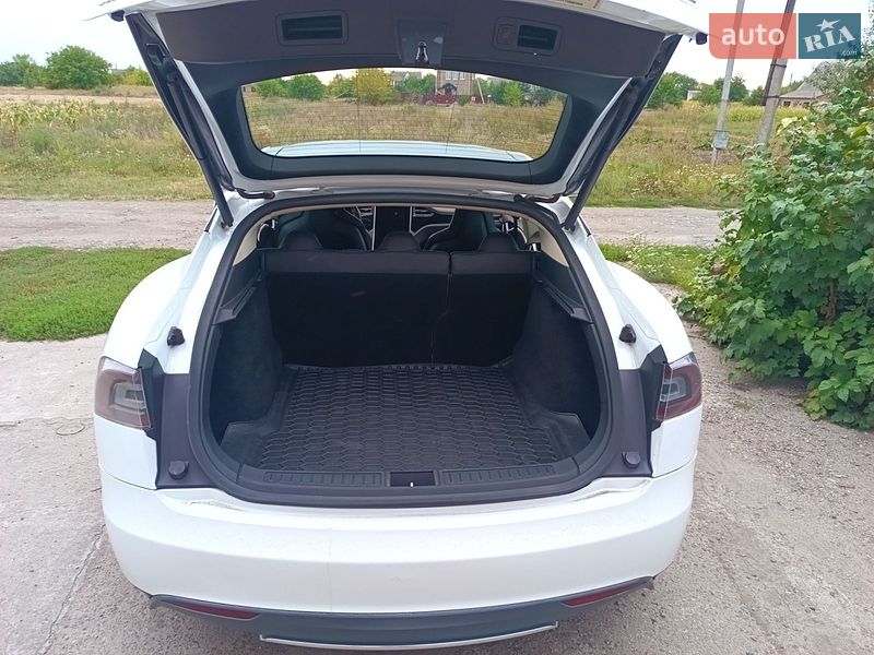 Лифтбек Tesla Model S 2013 в Сквире