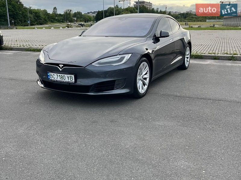 Лифтбек Tesla Model S 2016 в Львове