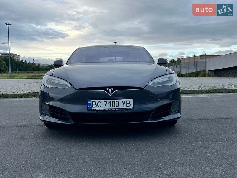 Лифтбек Tesla Model S 2016 в Львове