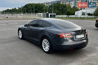 Лифтбек Tesla Model S 2016 в Львове