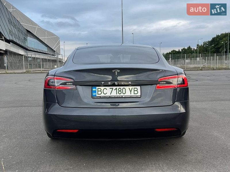 Лифтбек Tesla Model S 2016 в Львове