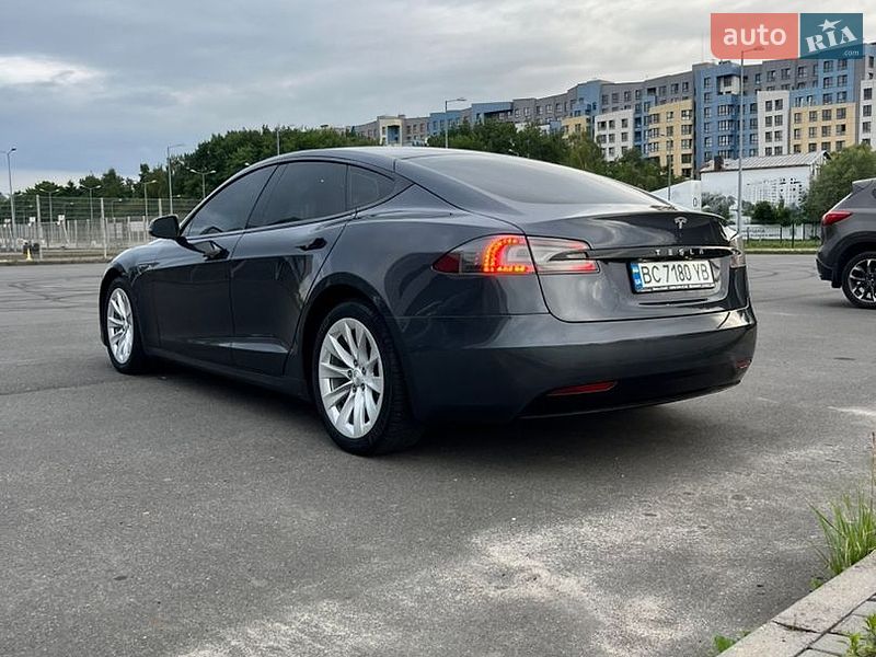 Лифтбек Tesla Model S 2016 в Львове