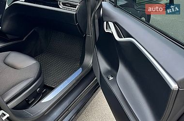 Лифтбек Tesla Model S 2016 в Львове