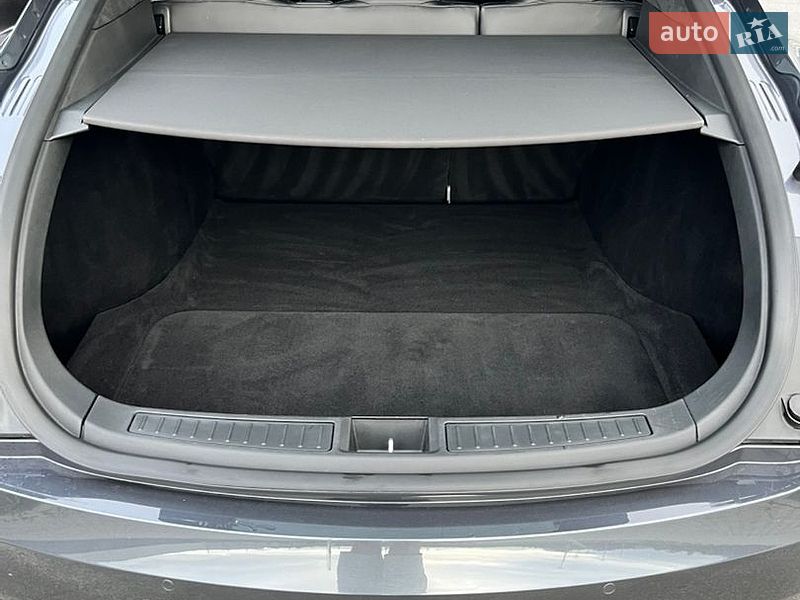 Лифтбек Tesla Model S 2016 в Львове