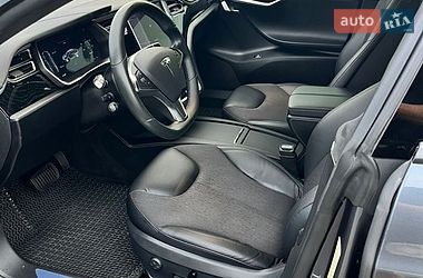Лифтбек Tesla Model S 2016 в Львове