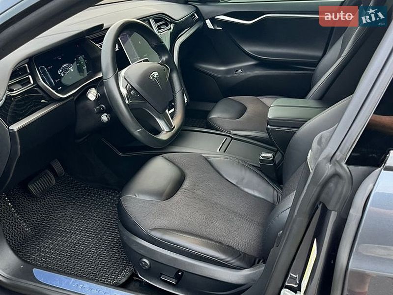 Лифтбек Tesla Model S 2016 в Львове