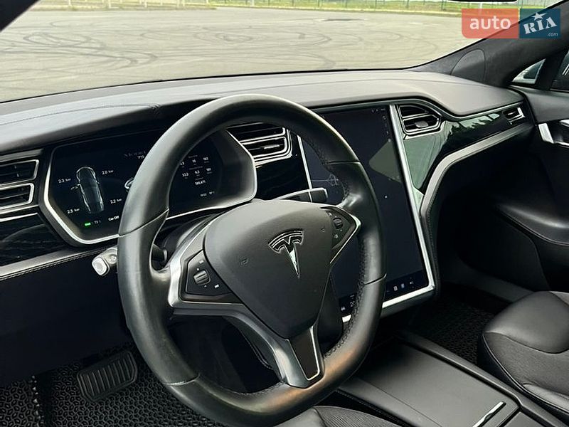 Лифтбек Tesla Model S 2016 в Львове