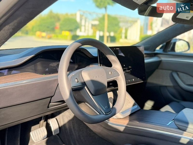 Ліфтбек Tesla Model S 2023 в Умані