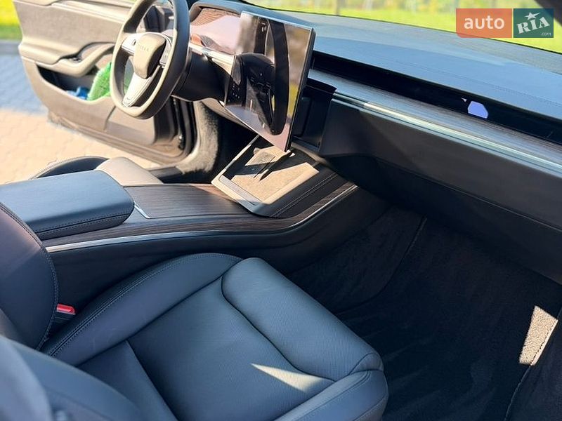 Ліфтбек Tesla Model S 2023 в Умані