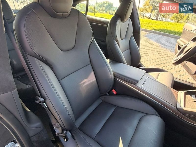 Ліфтбек Tesla Model S 2023 в Умані