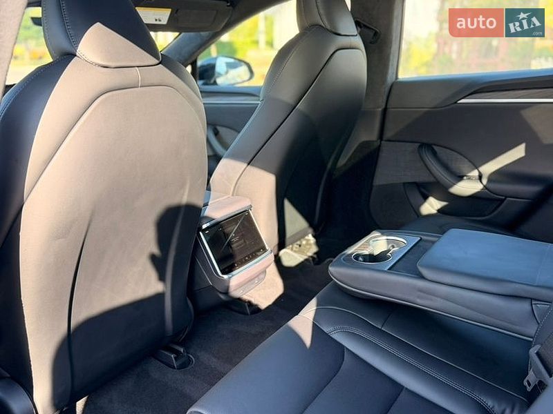 Ліфтбек Tesla Model S 2023 в Умані