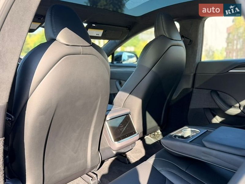 Ліфтбек Tesla Model S 2023 в Умані