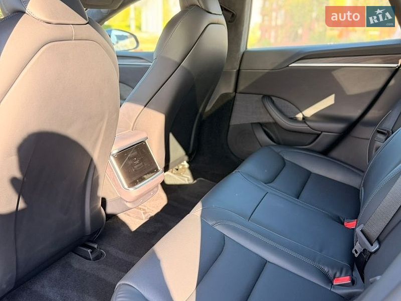 Ліфтбек Tesla Model S 2023 в Умані