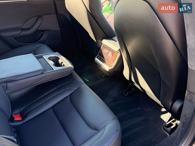 Ліфтбек Tesla Model S 2023 в Умані
