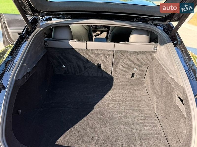 Ліфтбек Tesla Model S 2023 в Умані