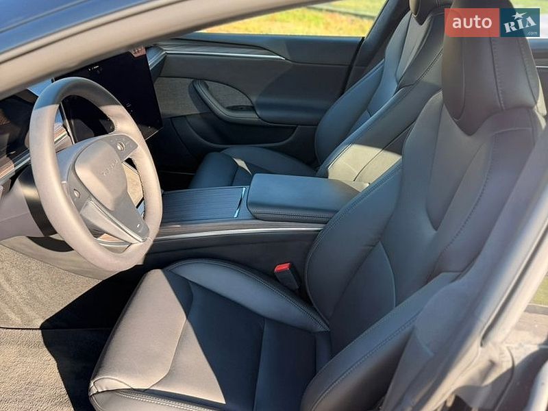 Ліфтбек Tesla Model S 2023 в Умані