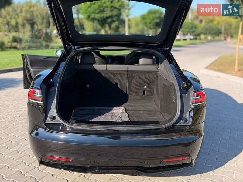 Ліфтбек Tesla Model S 2023 в Умані