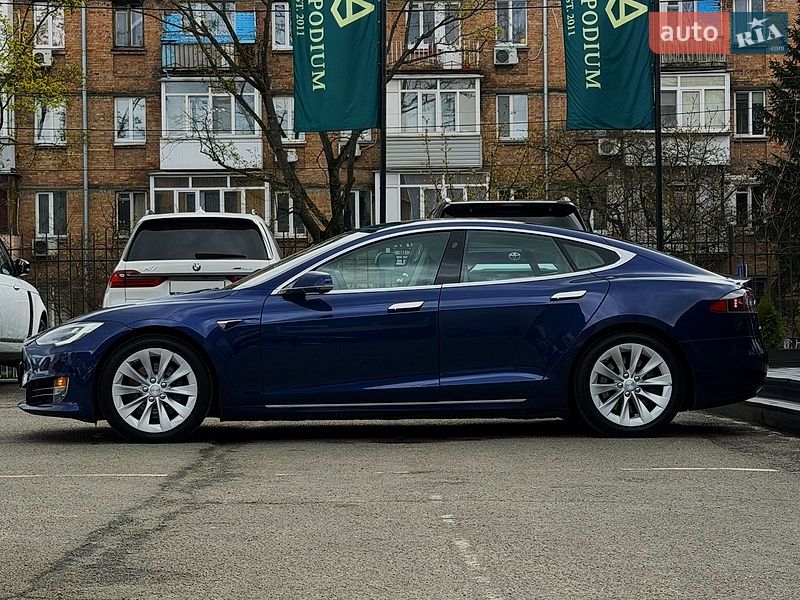Лифтбек Tesla Model S 2018 в Киеве
