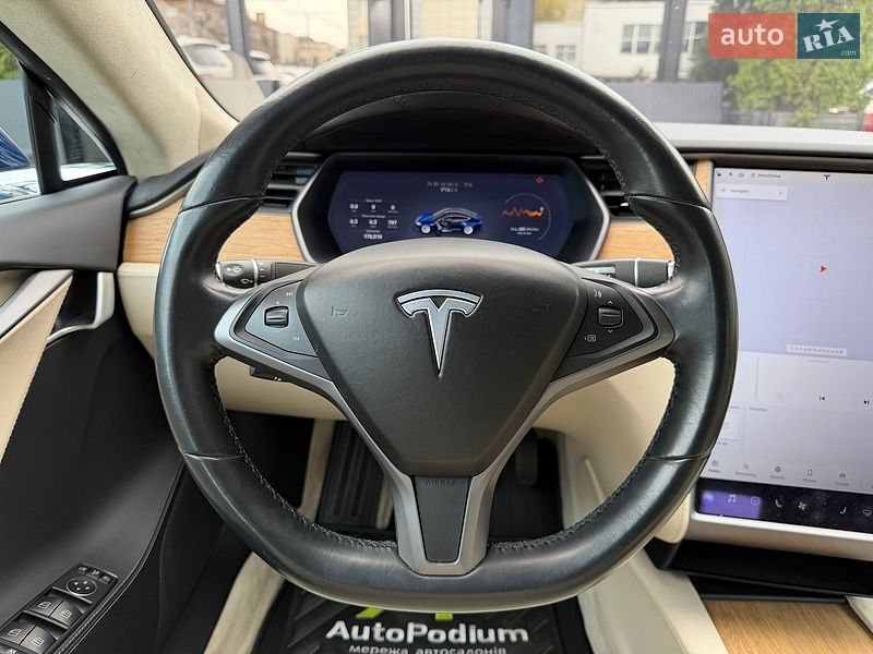 Лифтбек Tesla Model S 2018 в Киеве