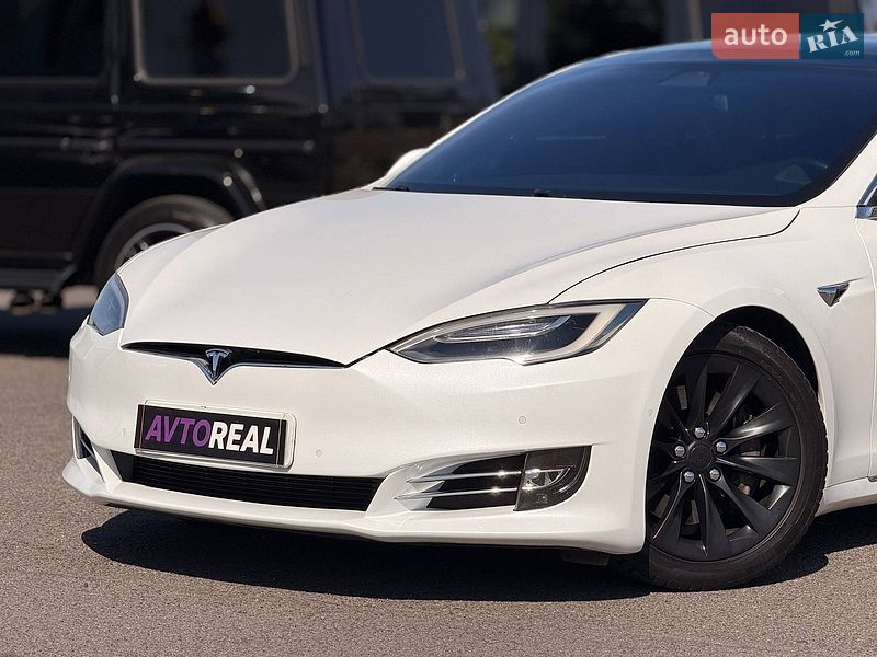 Лифтбек Tesla Model S 2016 в Кривом Роге