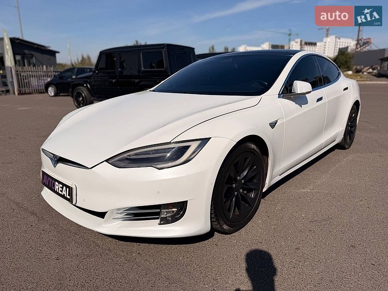 Лифтбек Tesla Model S 2016 в Кривом Роге