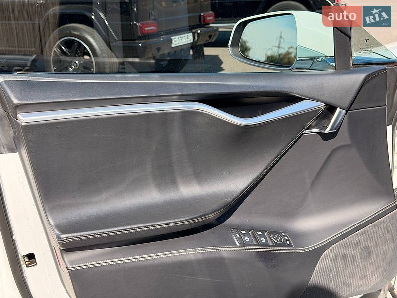 Лифтбек Tesla Model S 2016 в Кривом Роге