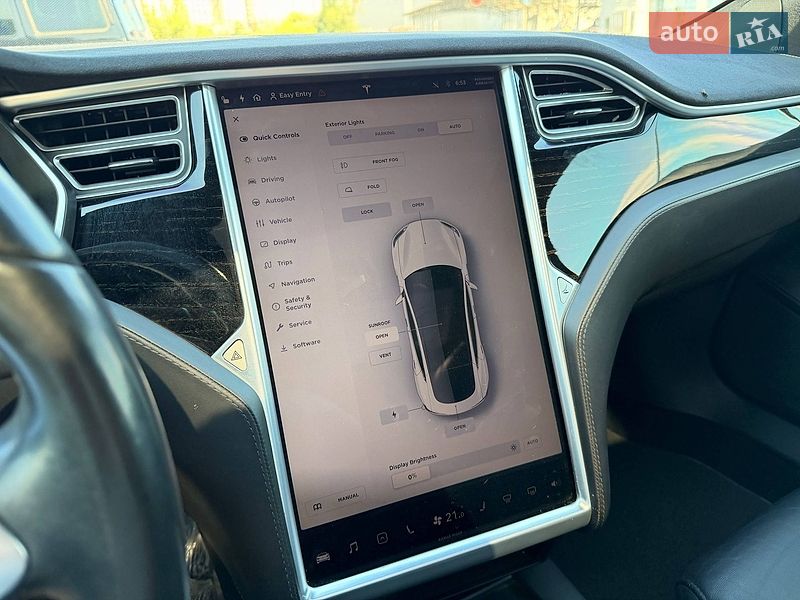 Лифтбек Tesla Model S 2016 в Кривом Роге