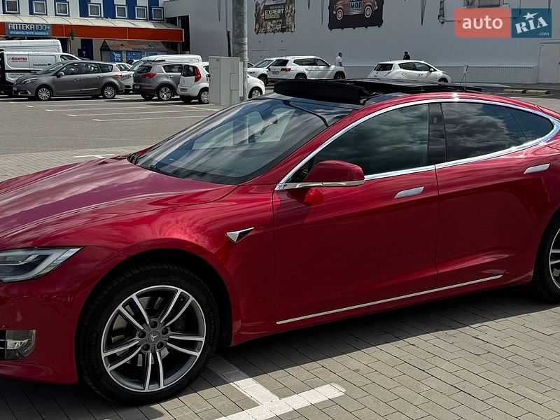 Лифтбек Tesla Model S 2018 в Виннице