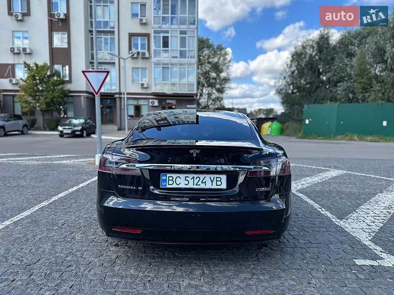 Лифтбек Tesla Model S 2016 в Киеве