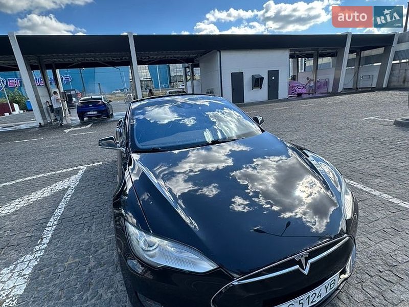 Лифтбек Tesla Model S 2016 в Киеве