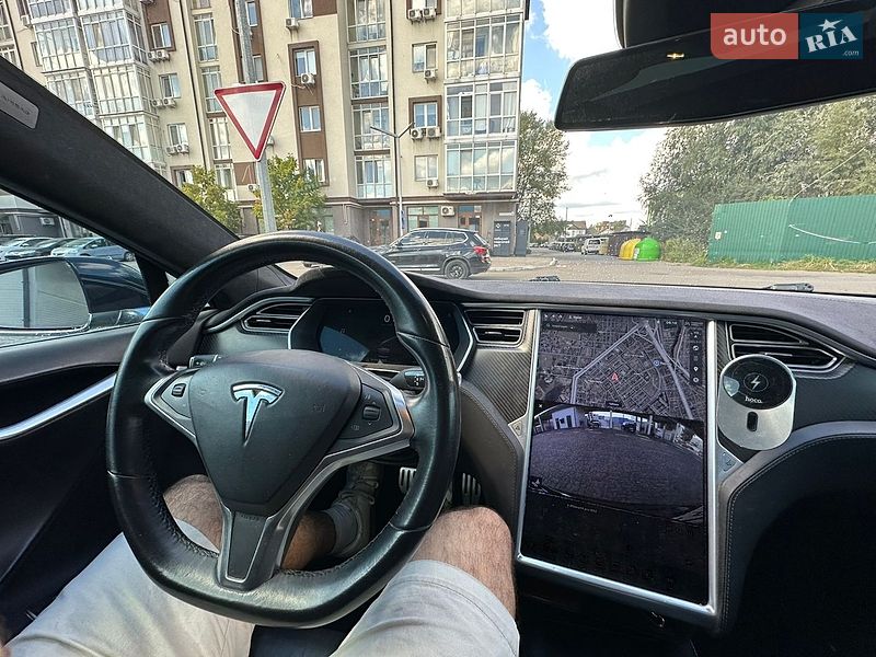 Лифтбек Tesla Model S 2016 в Киеве