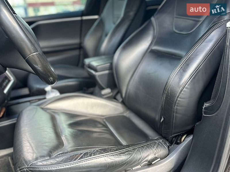 Лифтбек Tesla Model S 2016 в Киеве