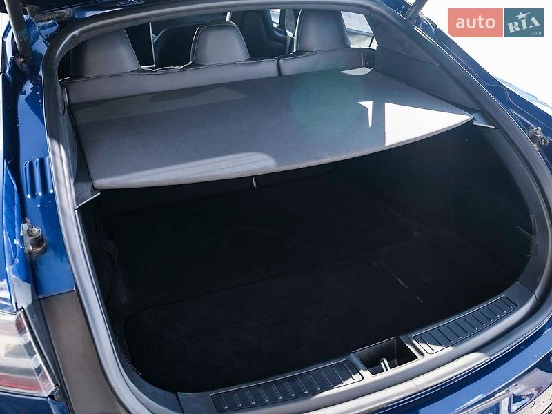 Ліфтбек Tesla Model S 2015 в Києві фото 35 Ліфтбек Tesla Model S 2015 в Києві