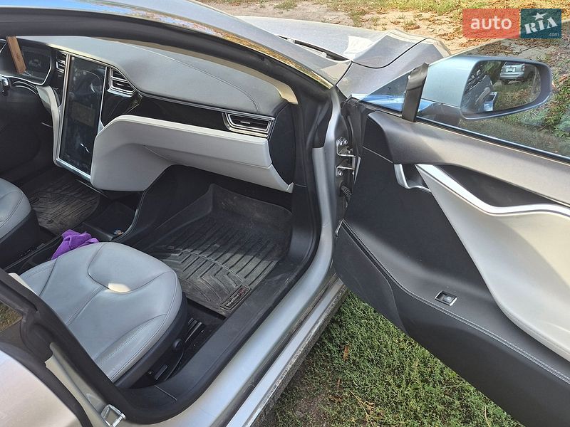 Ліфтбек Tesla Model S 2014 в Ніжині