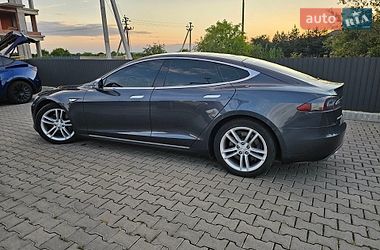 Ліфтбек Tesla Model S 2015 в Львові