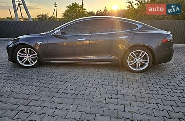 Ліфтбек Tesla Model S 2015 в Львові