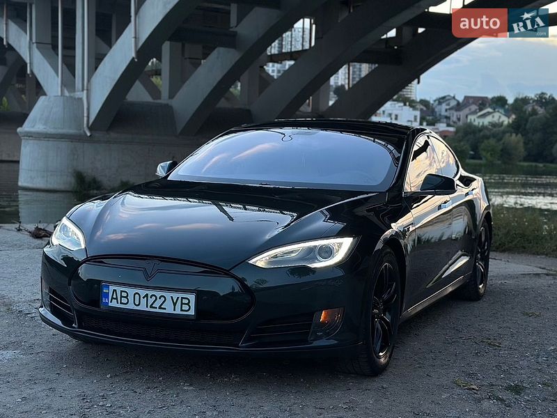 Лифтбек Tesla Model S 2013 в Виннице