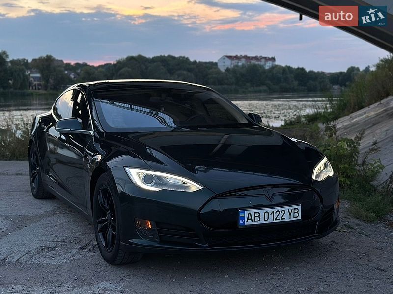 Лифтбек Tesla Model S 2013 в Виннице