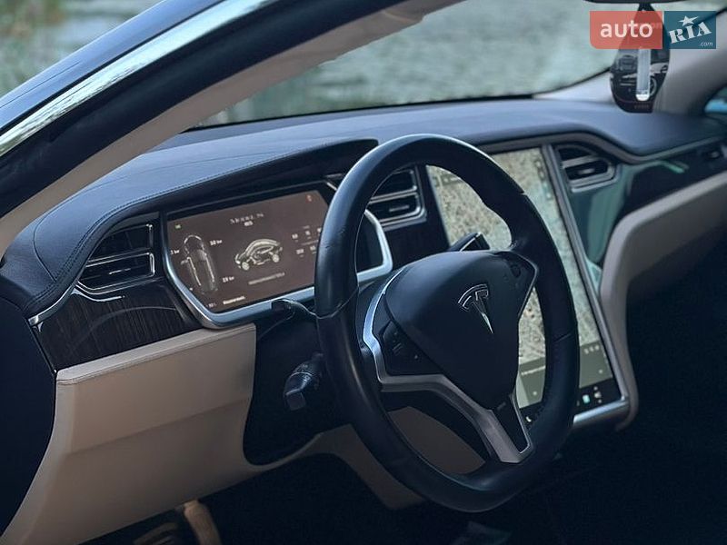 Лифтбек Tesla Model S 2013 в Виннице