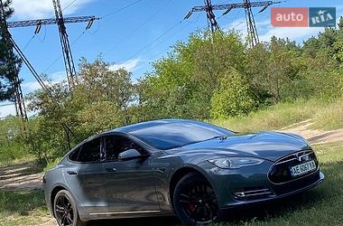 Лифтбек Tesla Model S 2013 в Днепре Лифтбек Tesla Model S 2013 в Днепре