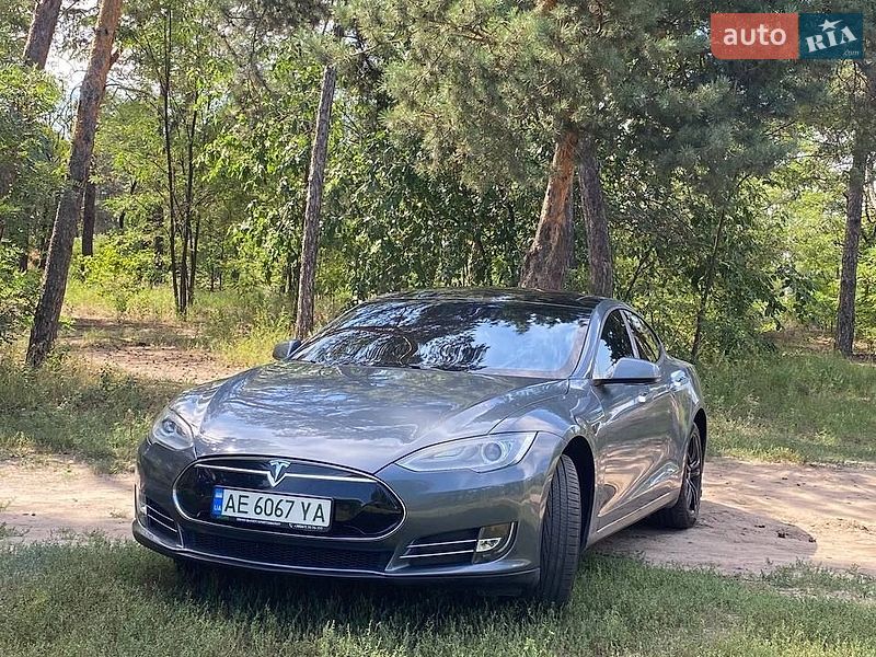 Ліфтбек Tesla Model S 2013 в Дніпрі фото 2 Ліфтбек Tesla Model S 2013 в Дніпрі