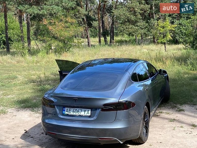 Ліфтбек Tesla Model S 2013 в Дніпрі фото 14 Ліфтбек Tesla Model S 2013 в Дніпрі